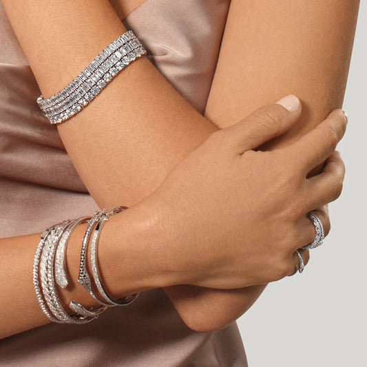 An Ultimate Guide to Styling Your Tennis Bracelet - How to Wear Tannic Bracelet