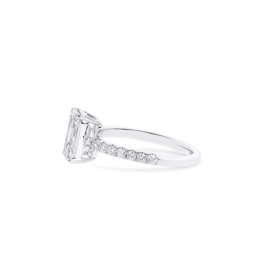 Anello con diamante bianco taglio smeraldo da 2,48 ct