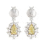 Orecchino con diamante giallo chiaro e bianco da 3,30 ct