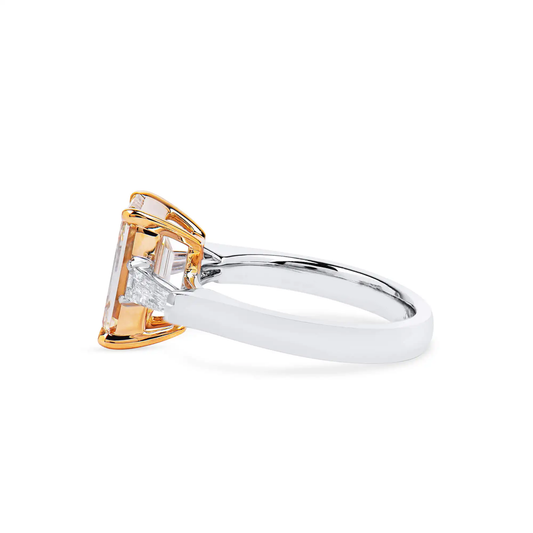 Anello con diamante giallo chiaro taglio smeraldo da 3,33 ct